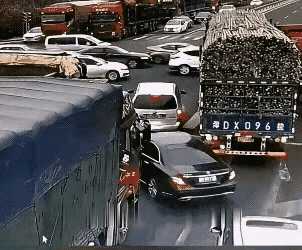 春节快到了，从外地返乡的人越来越多了，尤其是自驾车的，一定要加倍小心，不要着急，