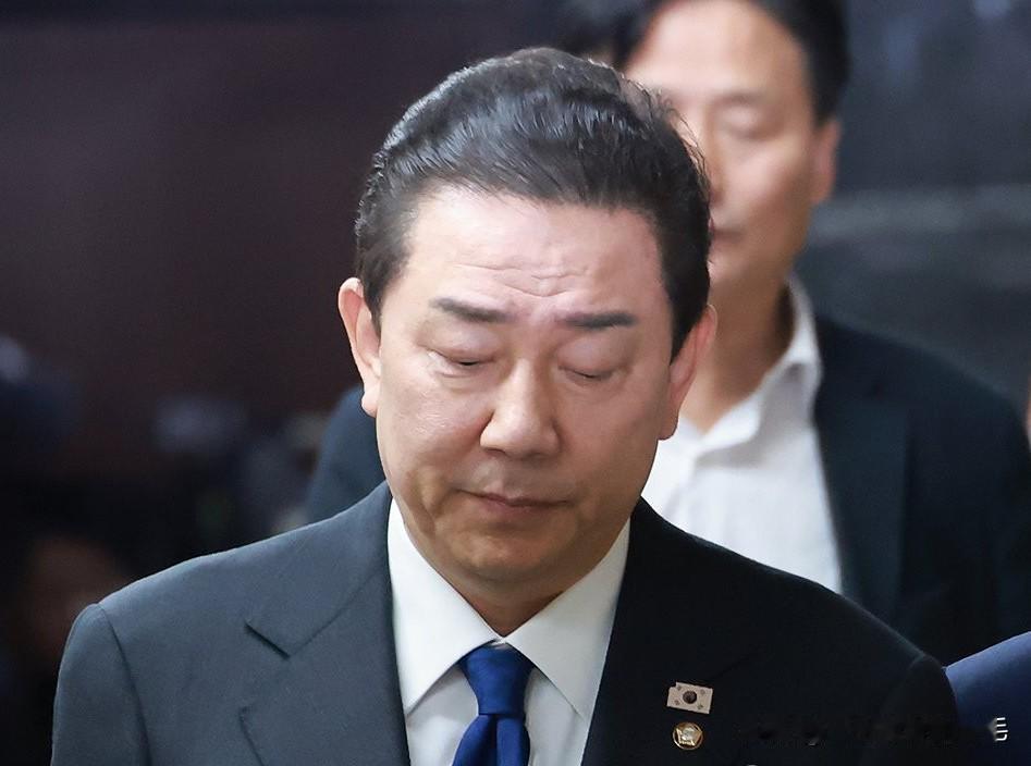 2月6日，韩国警方针对执政的共同民主党前院内代表（现为无党派）议员金炳基相关的各