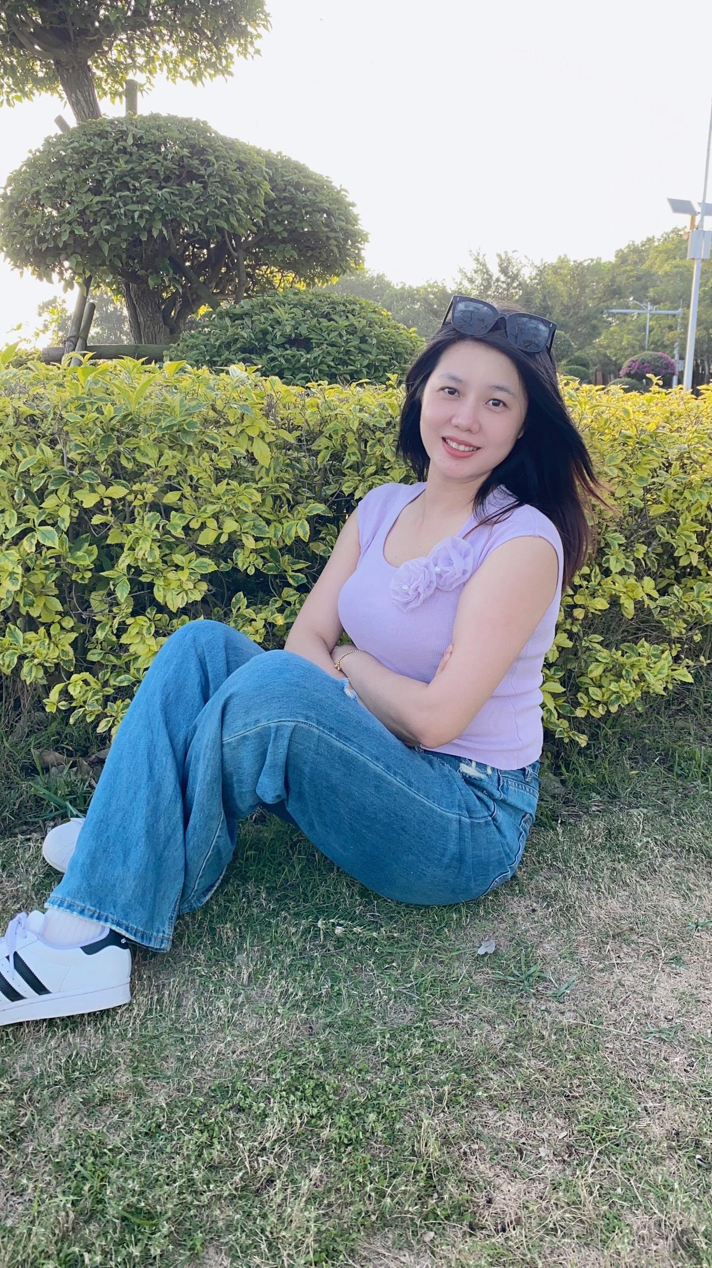 慌什么，才三十几岁而已，涂上口红画个淡妆，可装嫩可疯癫，也可以优雅从容...