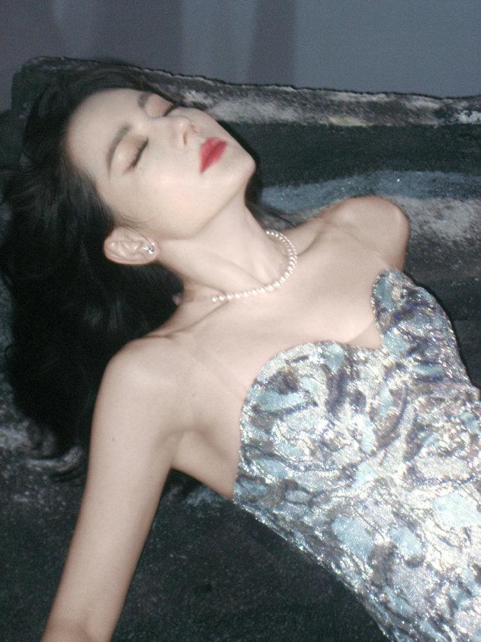 迪丽热巴闪光胶片迪丽热巴的美貌最好的滤镜迪丽热巴闪光胶片，迪丽热巴的美貌最好的