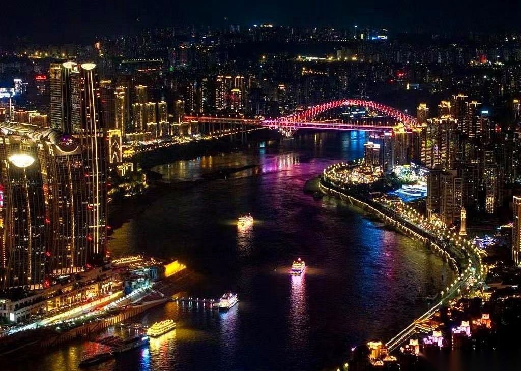 那个当年被亲戚断言“迟早嫌你老、把你踹了”的小我3岁的老公，昨天刚把这个月的全额