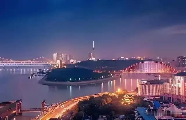 📢中国十大城市，大家喜欢哪个城市🏙？1️⃣，上海、2️⃣