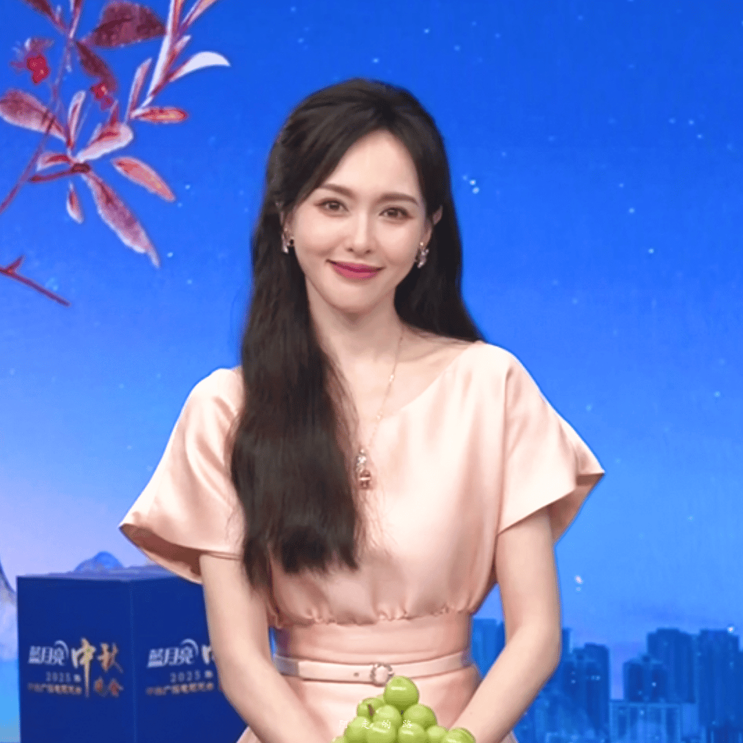 央视探班唐嫣中秋晚会活动经济上行期的美​​​