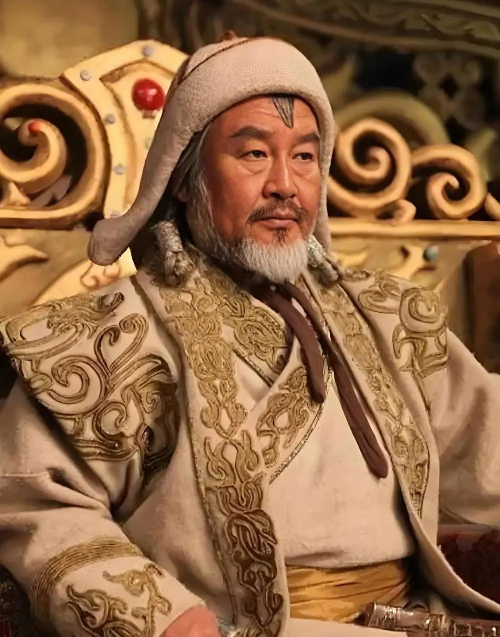 这人自称世界征服者，成吉思汗得知后询问道：你愿意当我儿子吗？ 史书多记摩诃末