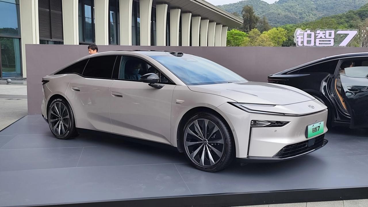 14.78万起！丰田铂智73月29日上市，合资纯电这次是真拼了。中大型轿