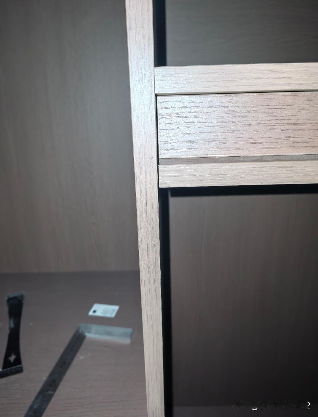 全屋定制柜体很多局部拼接处都有很宽的竖缝，这属于合理范围吗？