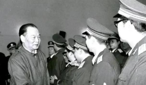 1974年，浙江副省长王芳被关押7年，随时有生命危险，妻子刘馨走投无路，只能写信