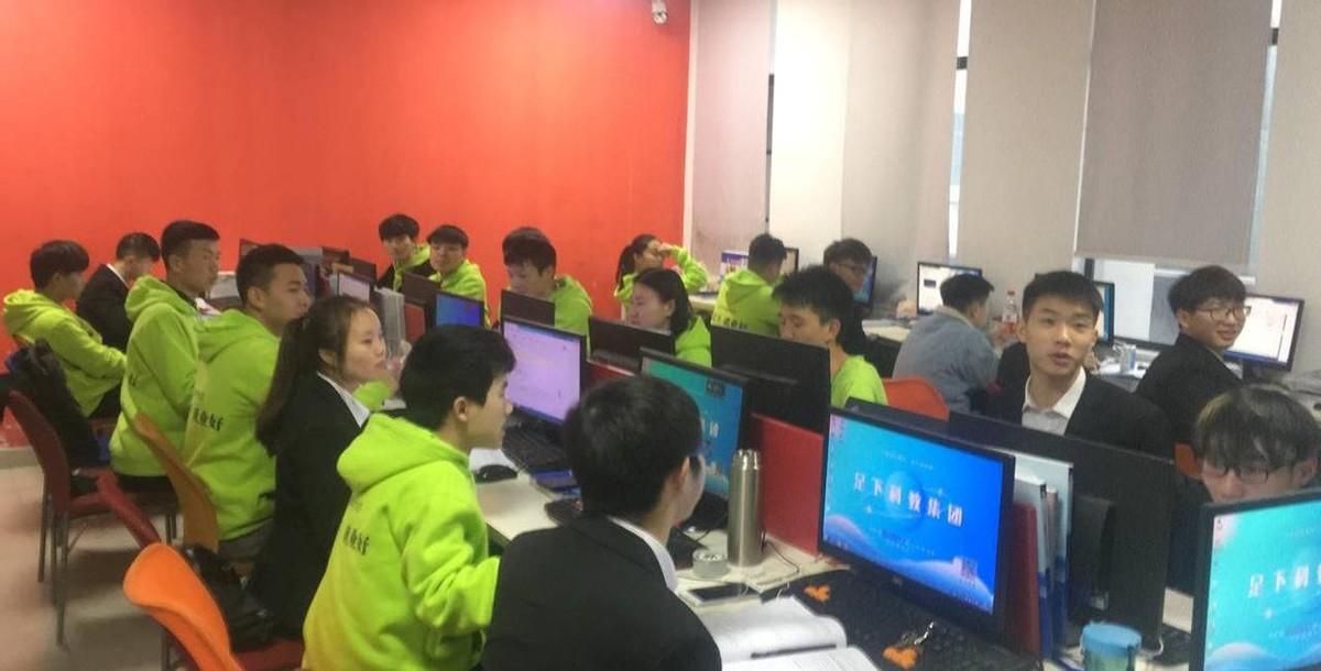 计算机专业不行了？别听他们瞎说。985高材生找不到工作，专科生却被抢着要，这事