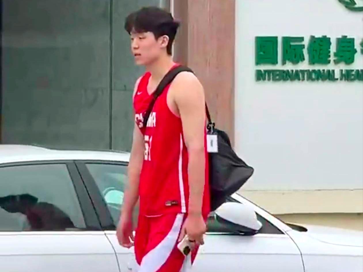 杨瀚森有望出战男篮第二场热身赛，球迷可能要爽6月21和23号，男篮将在杭州打