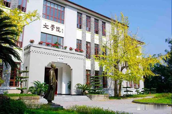毕业不用担心找工作的十所大学1、西南大学2、东北师范大学3、空军指挥学院