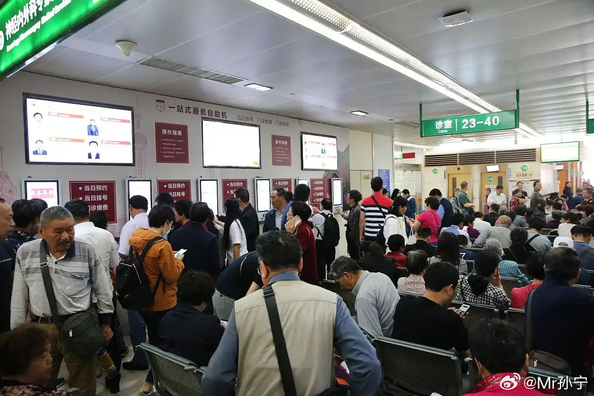 中国一年106.5亿人次走进医院，留给每个人的时间却只有4.8分钟！最近两天有张“门诊告示”的图在网