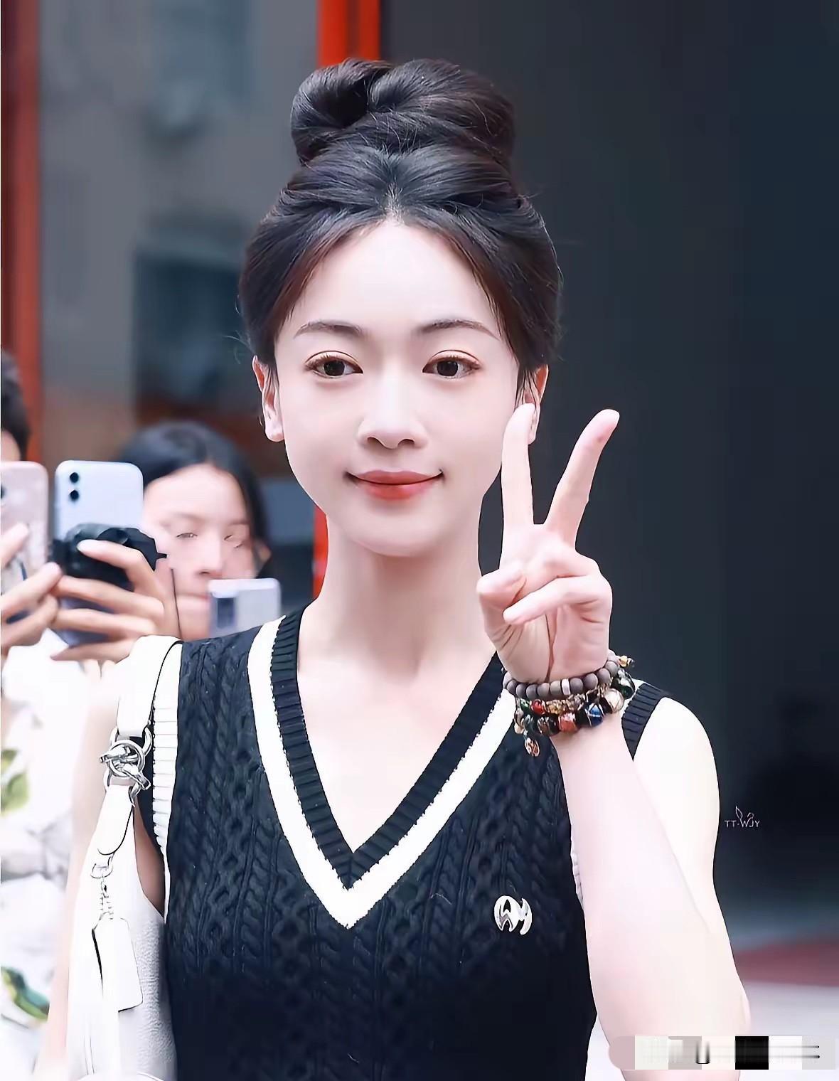 才发现，原来吴谨言才是狠人。不是说她演技有多狠，是说她对自己有多狠。2