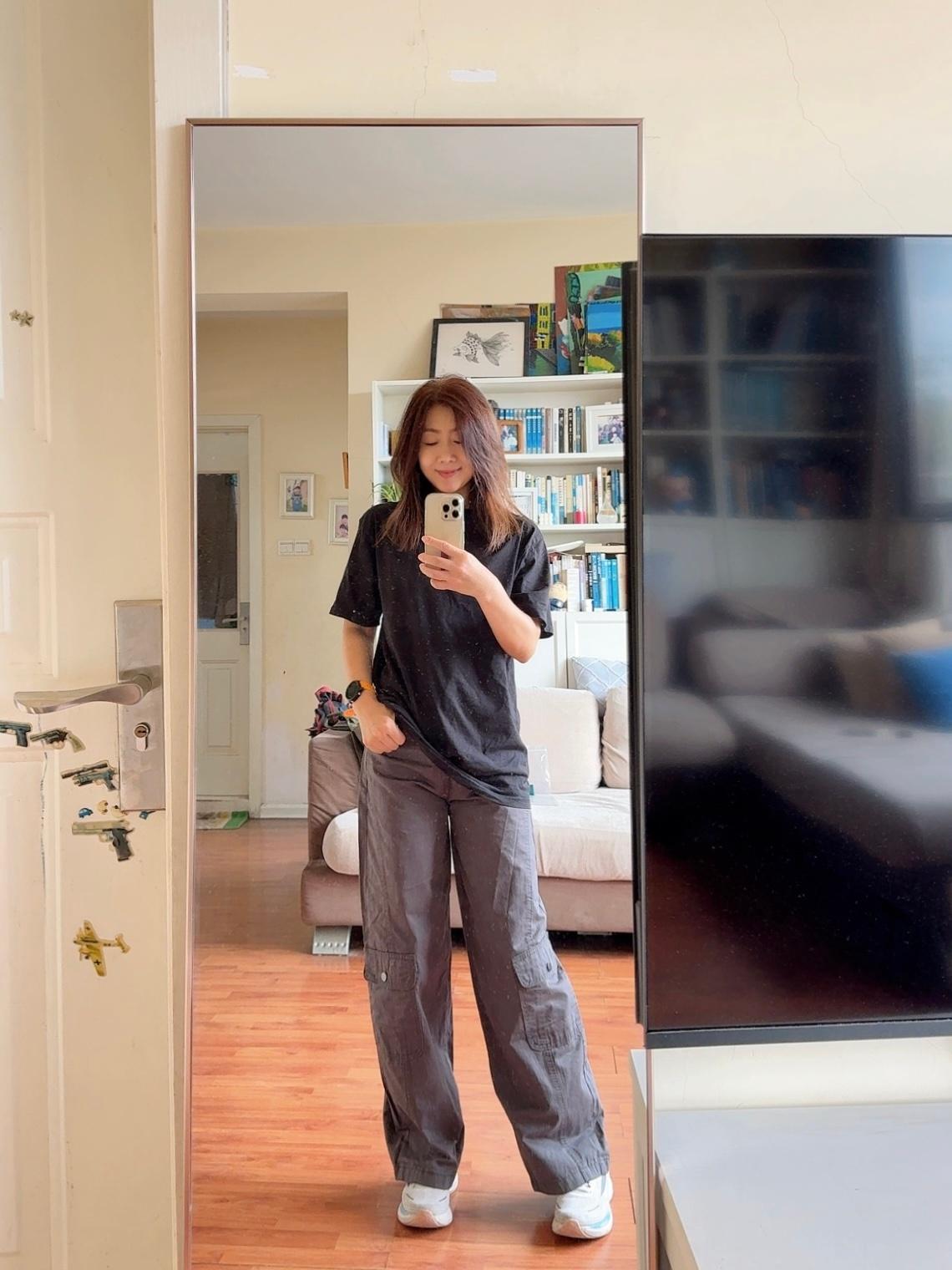 空巢老人的周末日常，在家搭配各种#ootd#用一条工装裤搭所有大部分时间在家工作的坏处就是没有机会#