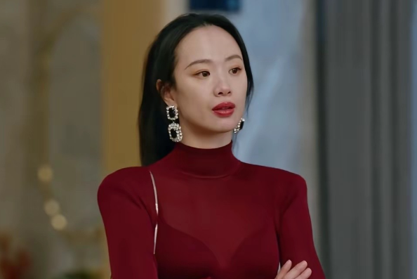 李梦影视圈出了名的脾气臭还曾因此被换角。不过也并没有在圈内查无此人，虽然不是大