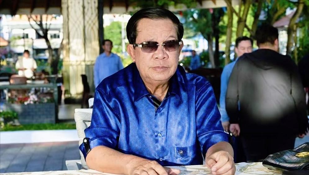 13条战线全面开火，泰柬冲突越来越失控！可万万没想到，洪森亲王却独自跑到西港海边