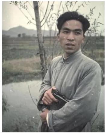 1947年，地下党被处决前婉拒房东送的断头饭：“我吃不下”，房东弯腰轻声说：“这