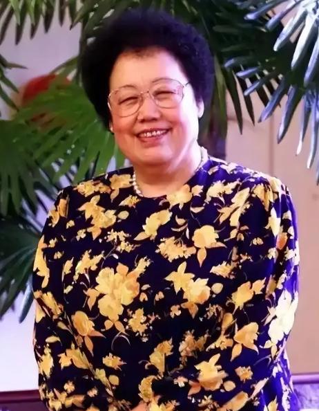 身价千亿的陈丽华走了， 她不是死于高龄，也不是死于贫穷，更不是死于折腾，而是