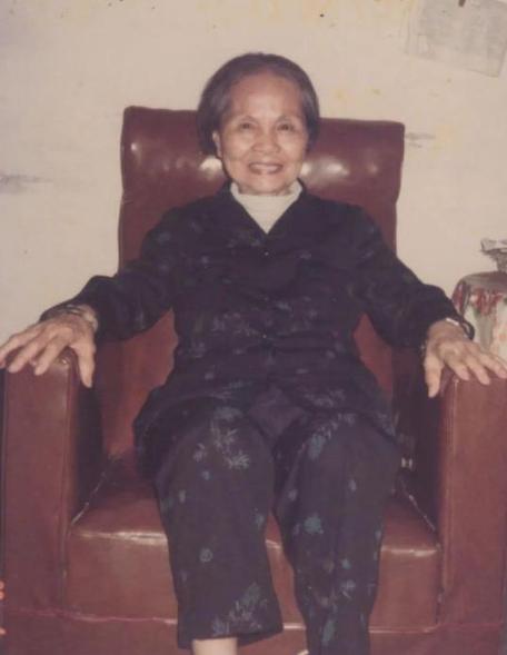 “我是周恩来曾经的妻子，我想见一见他！”1953年，一妇女来到中南海求见周总理。