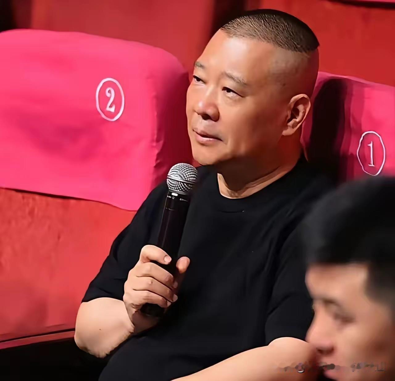 有人说，郭德纲就算没法再登台，哪怕真的倒下再也不能演出，也根本不用发愁，毕竟他身