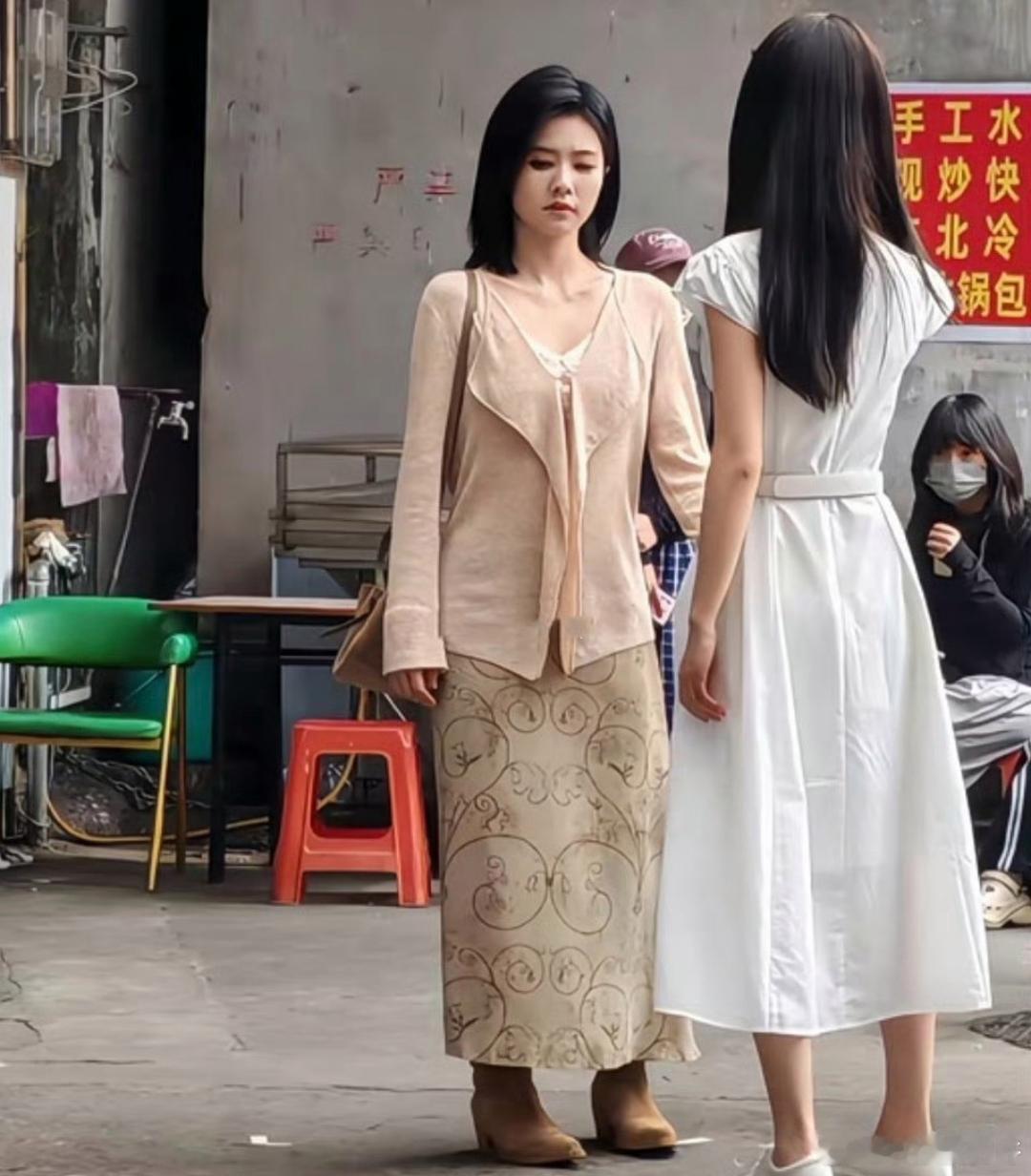 白鹿真的没有时尚感，气质好土​​​
