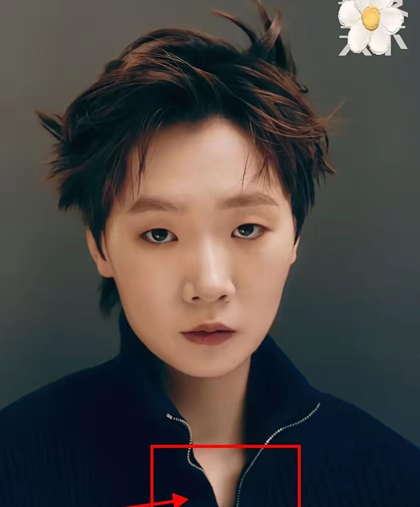 和王曼昱合作的摄影师和化妆师合影留念，并在照片底下写满了对王曼昱的赞美。王曼昱