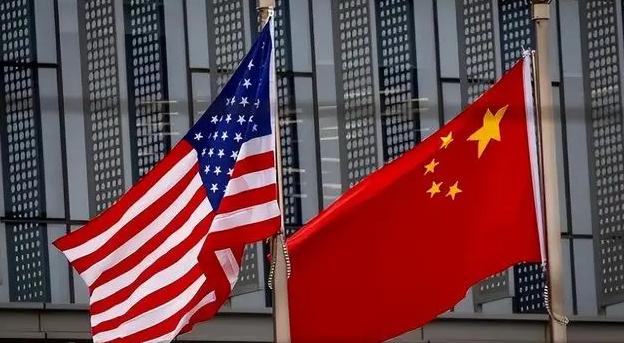 一位退休的美国大使说他这辈子都忘不了一句话。一个中国官员当年私下跟他讲：谢谢你们