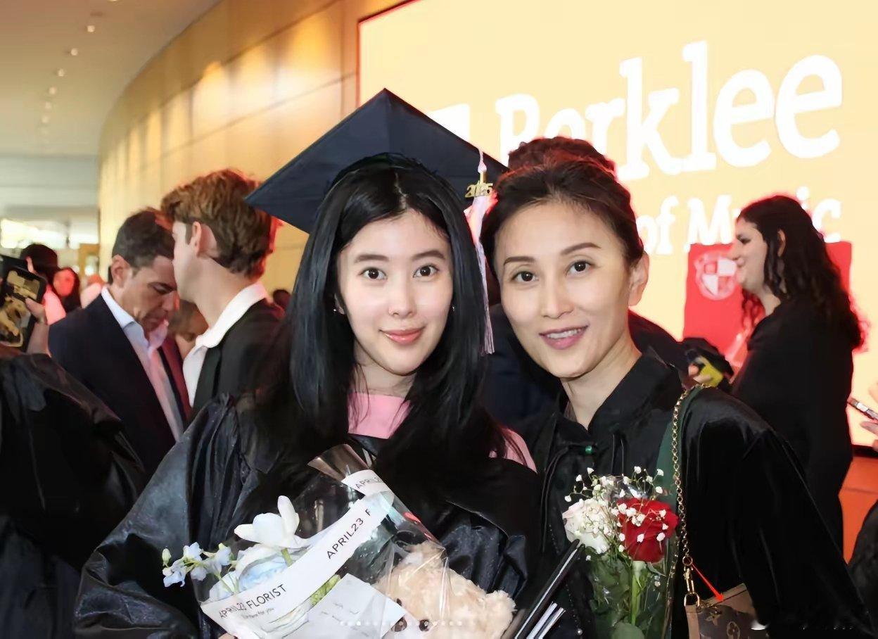 杨子女儿国外高校毕业，49岁前妻陶虹罕见露面，气质不输黄圣依杨子女儿杨海润毕业于