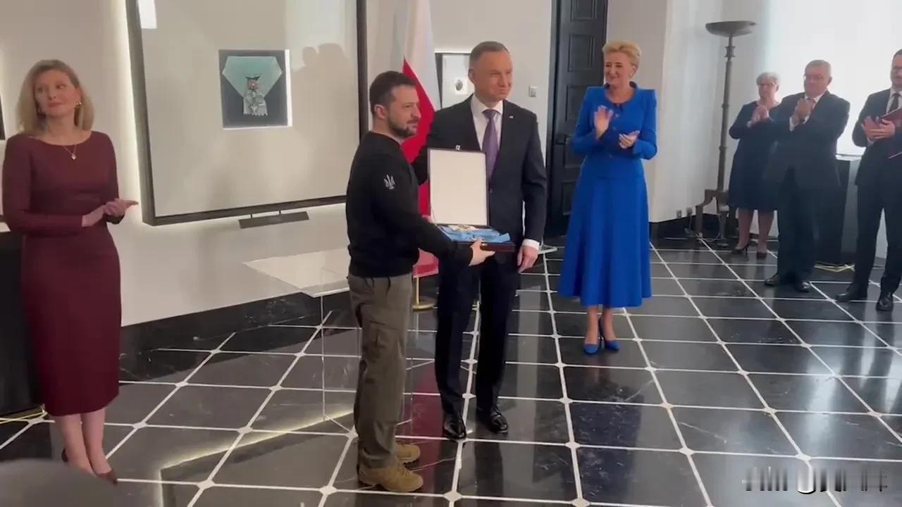 波兰总统：“在波兰，我们只知道侵成性的俄罗斯”波兰总统卡罗尔·纳夫罗茨基在