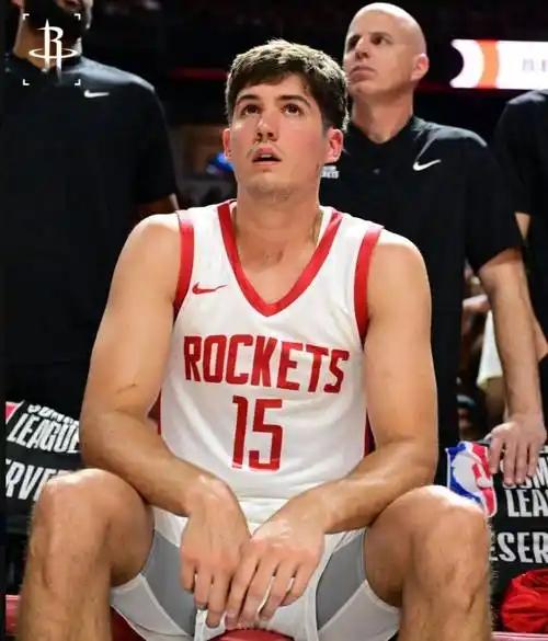 谢泼德进攻感觉来了，防守还是黑洞火箭输给马刺，谢泼德替补上场26分钟，投篮和