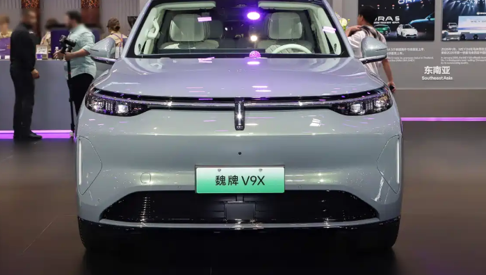 2026北京车展：魏牌V9X和小鹏GX怎么选？价格方面，魏牌V9X的预售价格区