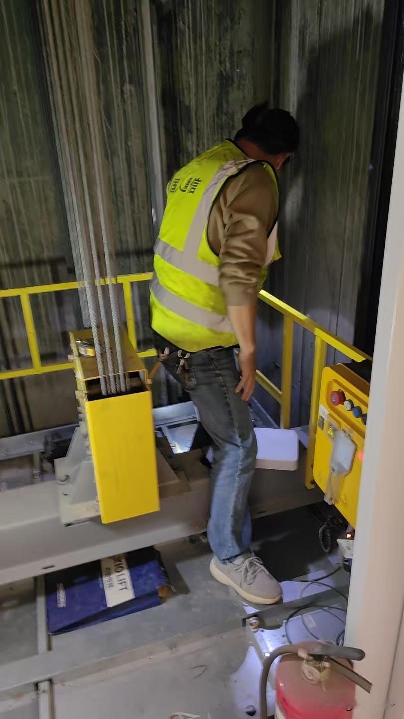 老旧小区电梯更换后的交接知识根据相关政策法规，老旧小区更换后的新电梯，其所有