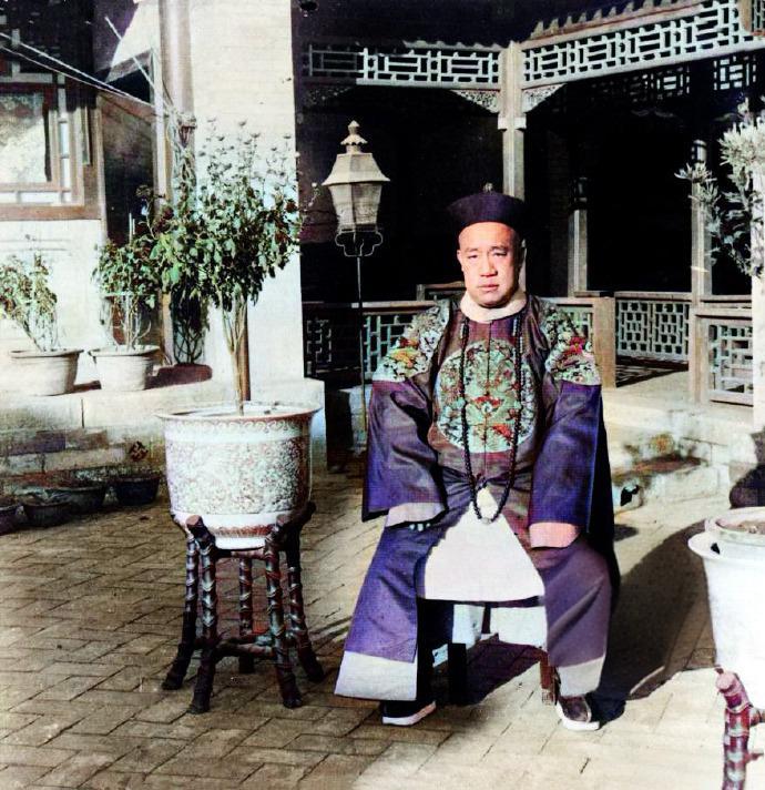 肃亲王爱新觉罗·善耆，晚清贵族重臣，清朝十二家铁帽子王之一。  义和团运动期