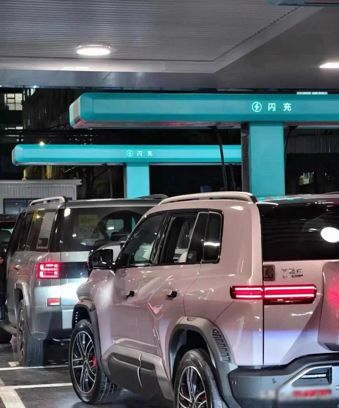 比亚迪超强闪充阵容强大，第一批体验车主反馈来了:比加油还要快比亚迪推出了闪充