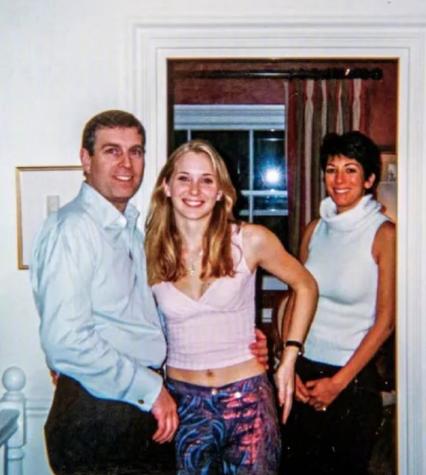 维护安德鲁王子是伊丽莎白二世干的，和查尔斯三世无关，他及时和这个惹祸精做出了切割