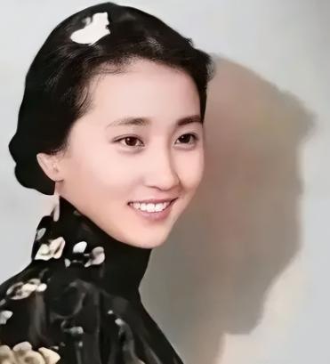 钱学森向蒋英表白：蒋英，要不，你嫁给我吧。蒋英委婉的拒绝：哥，我有男朋友