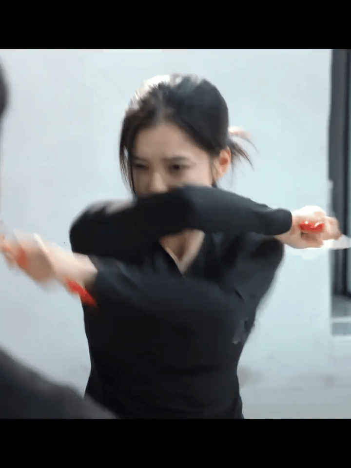 张婧仪打女赛道上新张婧仪藏海传打戏转场视频张婧仪藏海传打戏我能看100遍！流畅动