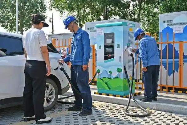 某教授拍着桌子放狠话：电车20年内必被淘汰！理由居然是国家要靠燃油税创收、大企业