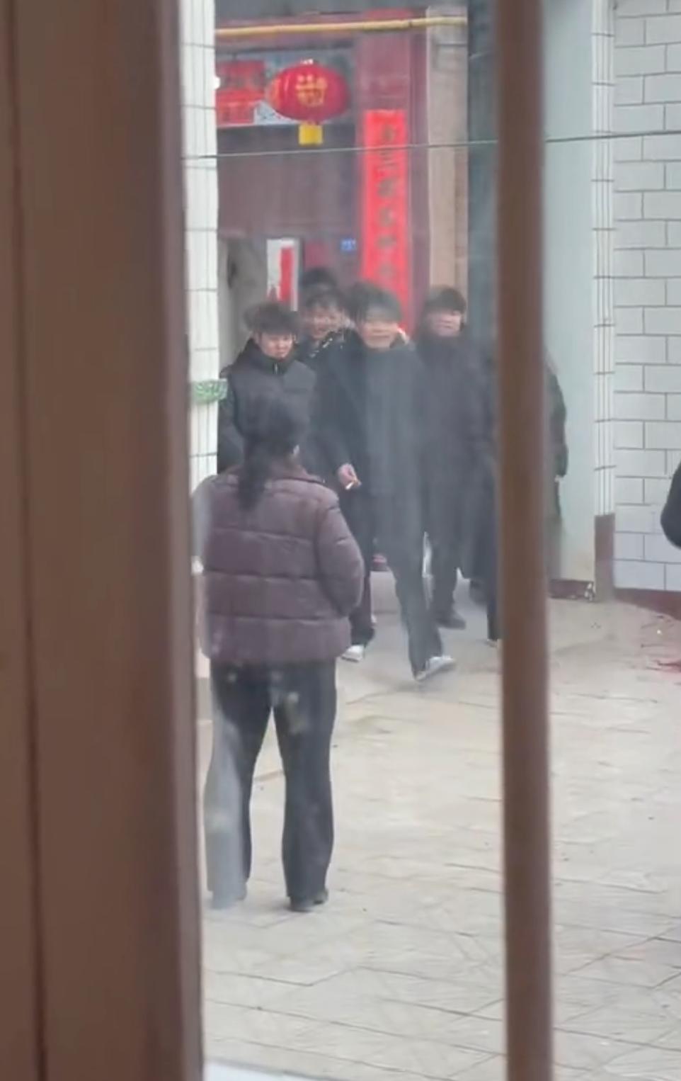 初三一天接待六家亲戚，我看清了穷富亲戚的差距，人情冷暖太扎心了！我今年38岁，