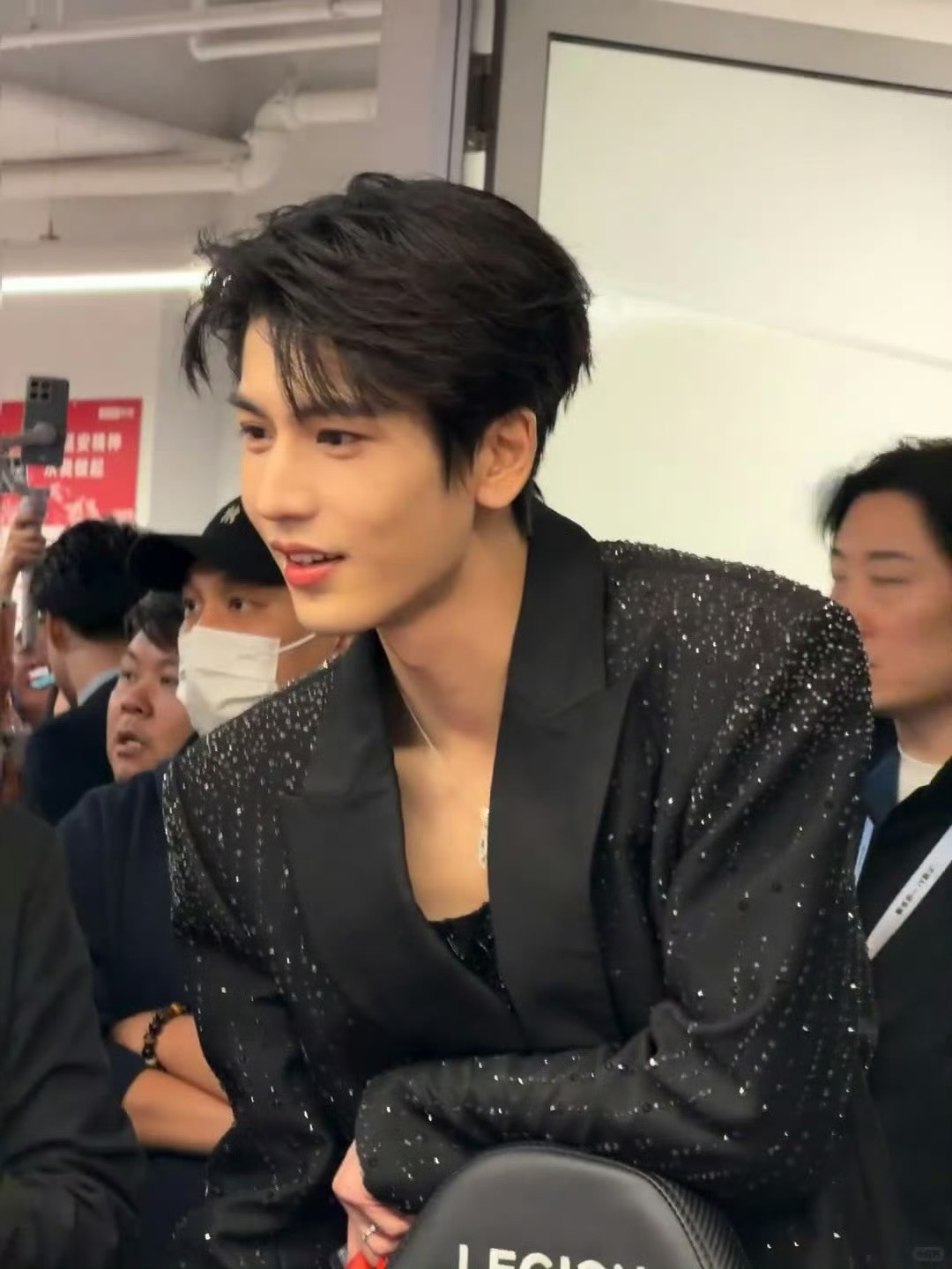 张凌赫线下活动是真帅，状态特别好，个子高体态好又帅气十足🤩​​​