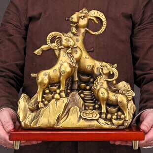 致属羊的你：躺着刷视频的你，天生自带福气，无需奔波，好运自会降临。今年，愿