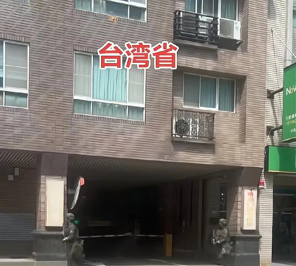 演练也是白废，最好是放下武器投降，可以保命，这个速度，两秒钟已经死四个了让你们