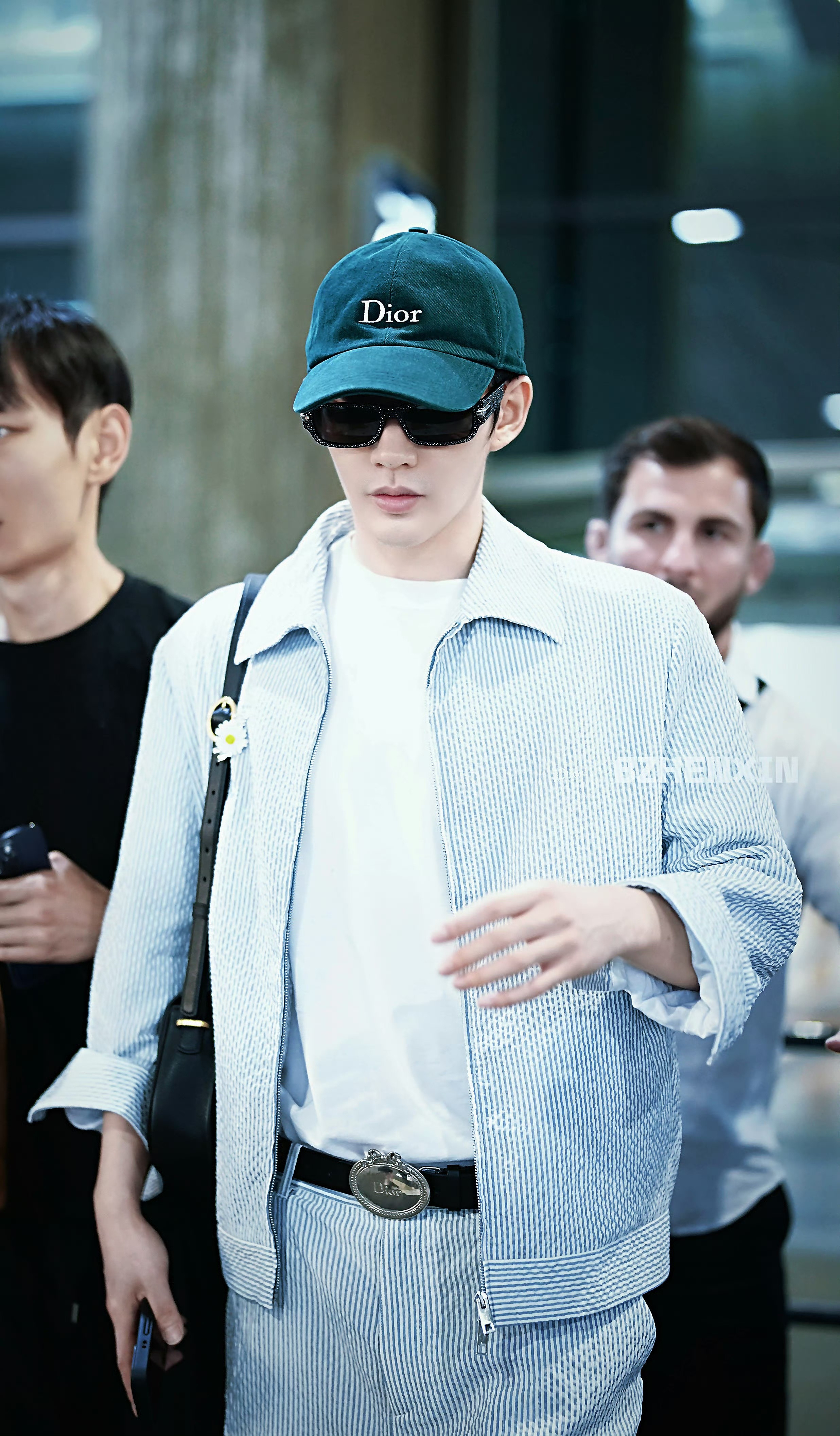 邓为鞋子被踩掉了💎邓为巴黎时装周邓为即将亮相DIOR2027春夏男装大秀，这