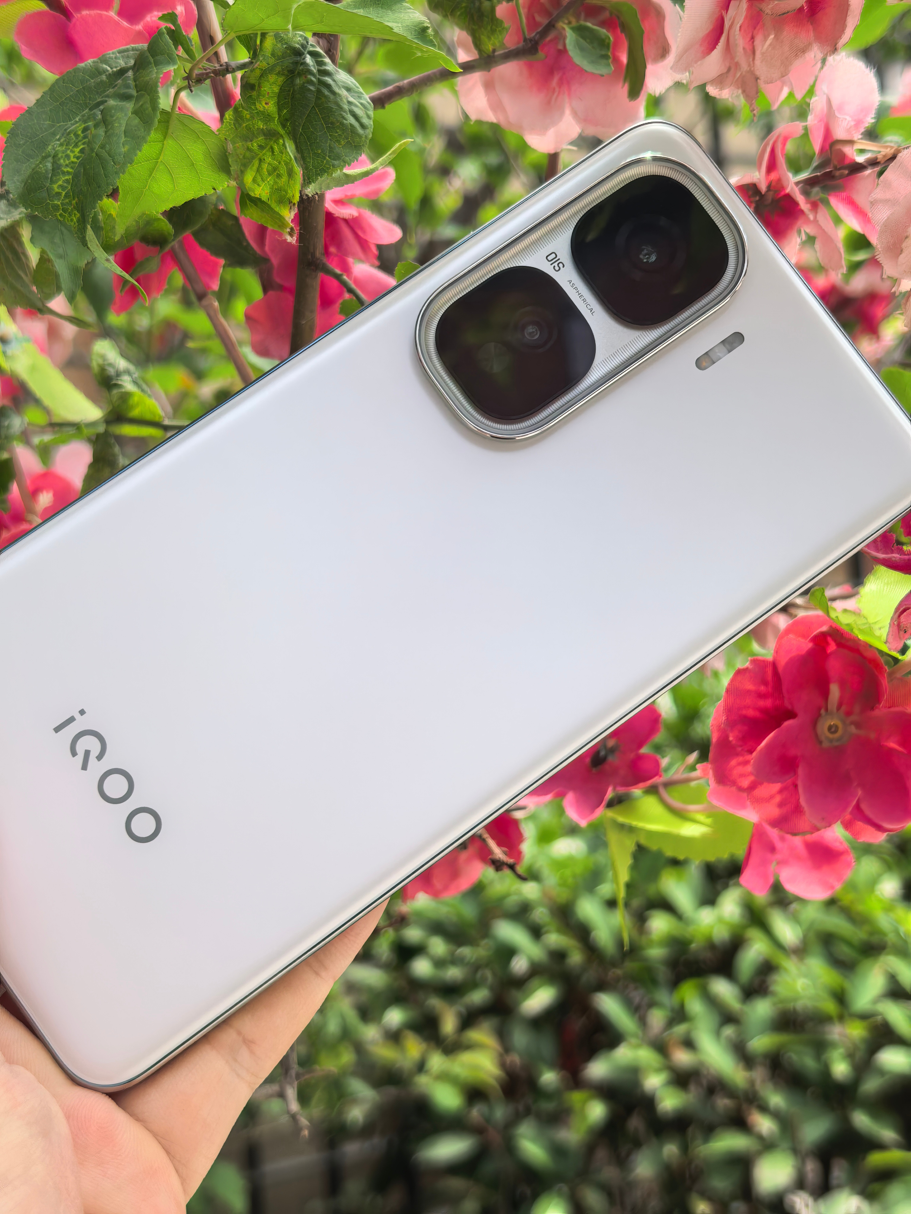 聊聊iQOONeo10Pro+驰光白这套续航组合，6800mAh电池