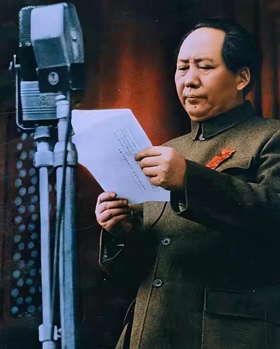 毛泽东五次“越线”：不按国际通行规则行事，为何反倒撑起中国的硬骨头？1949