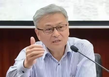 “维护和平最容易的办法就是投降”，清华大学阎学通曾直言，他表示军队没维护和平作用