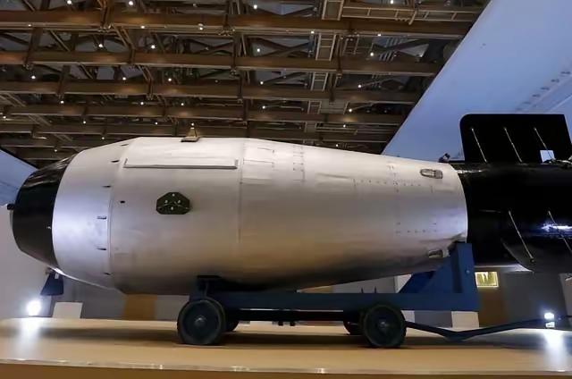 这种炸弹让美国人胆寒，我国研究的非核氢弹进入了量产阶段，威力比传统TNT炸弹强1