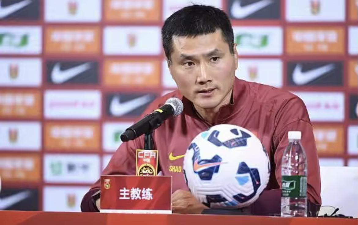 国足26人大名单公布，25名来自国内，1人留洋归来！首发预测出炉！邵佳一首次正