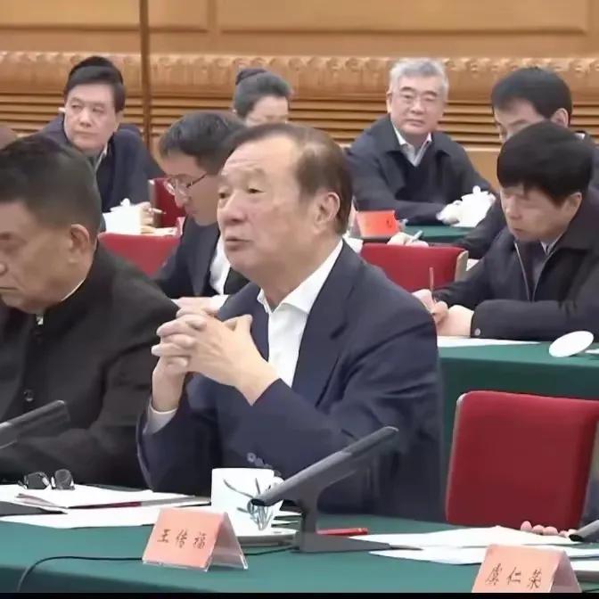 民营企业座谈会六个发言代表评出四个之最。最动情:任正非（发言过程中几度哽咽）