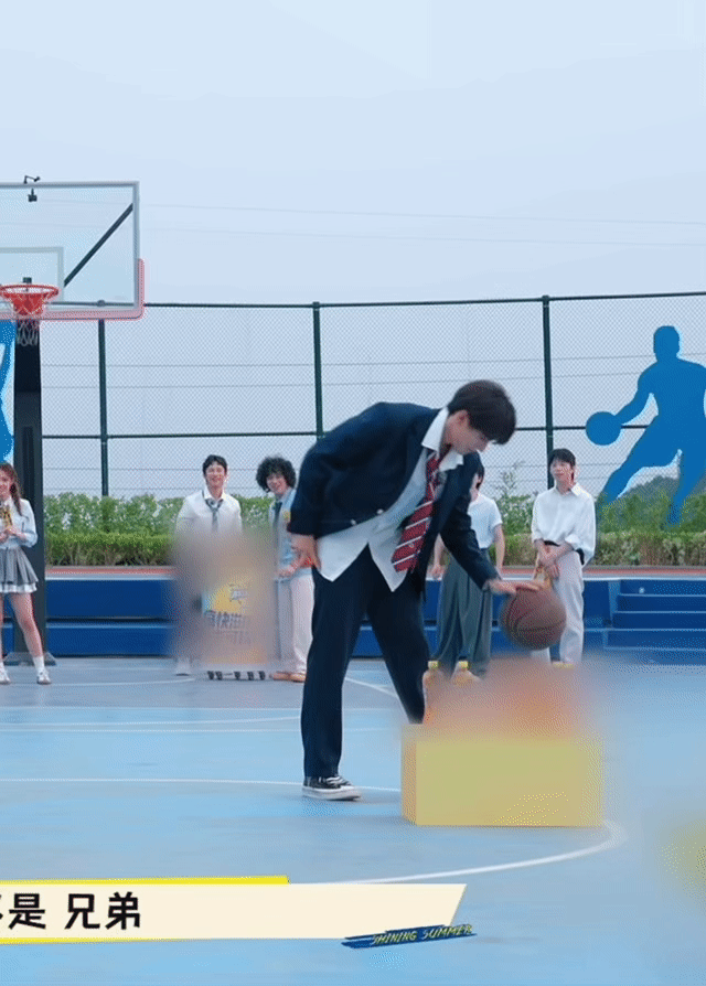 从未见哪个男艺人这么疯狂找兜谁能够懂我看到这一幕笑得多么大声，根本找不到这个视