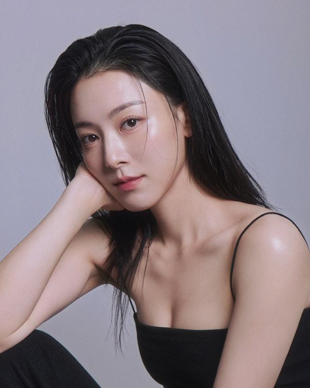 现年33岁的王敏奕于2019年与曾志伟儿子曾国祥结婚，之后再为TVB拍剧，在《婚